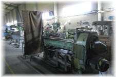 Firma BZN s.r.o.- výrobní hala - strojní vybavení - soustruh